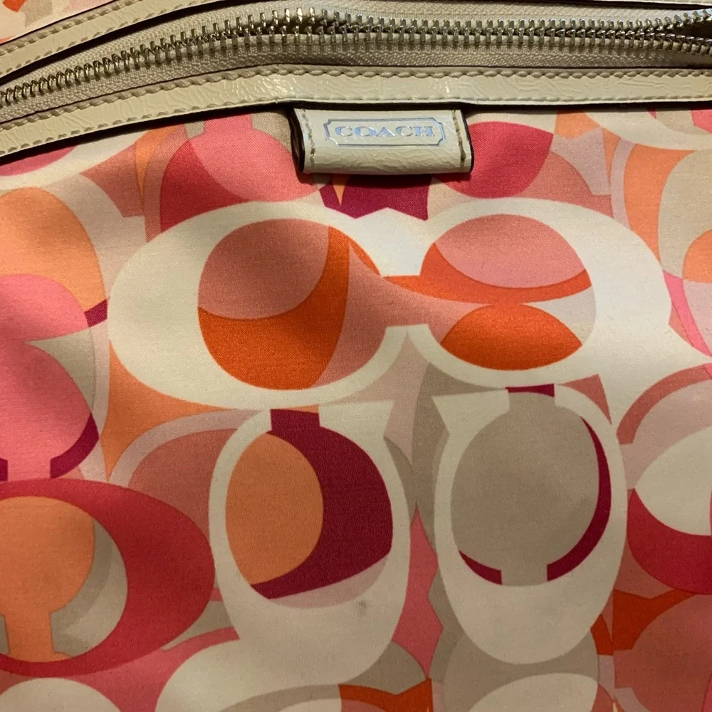 Coach purse with crossbody strap attachment - Picture 4 of 8